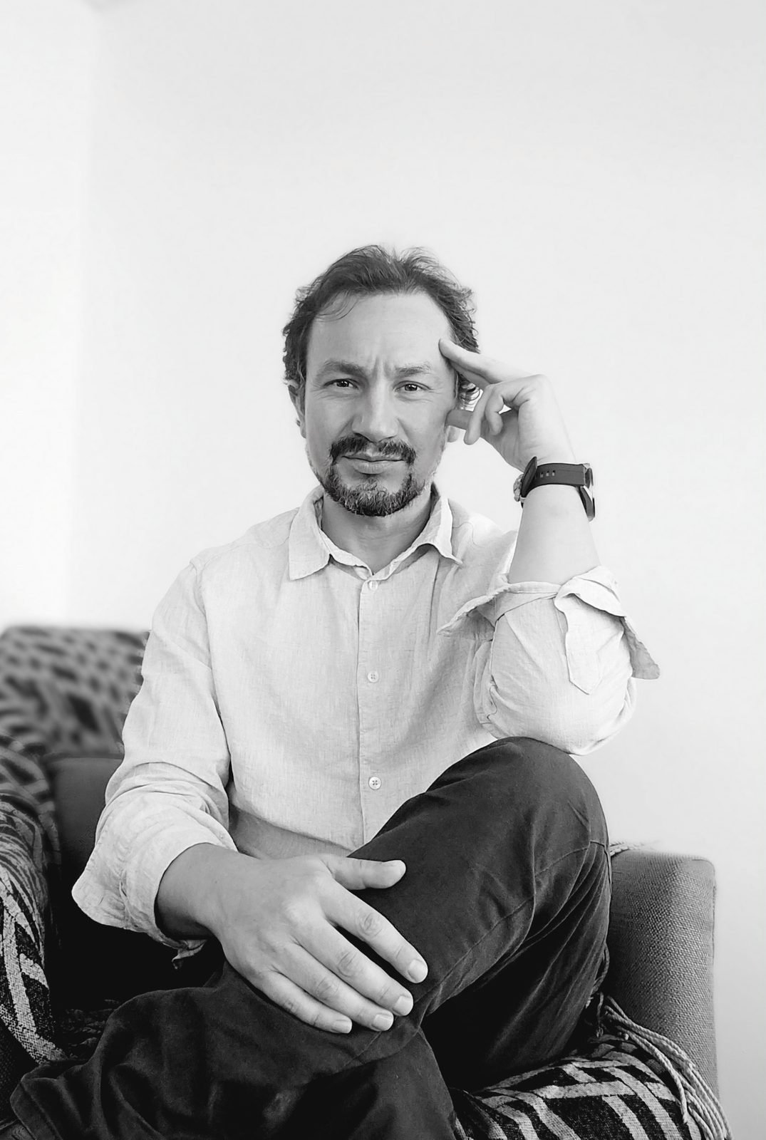 Retrato en blanco y negro de Erich Schilling, psicólogo clínico